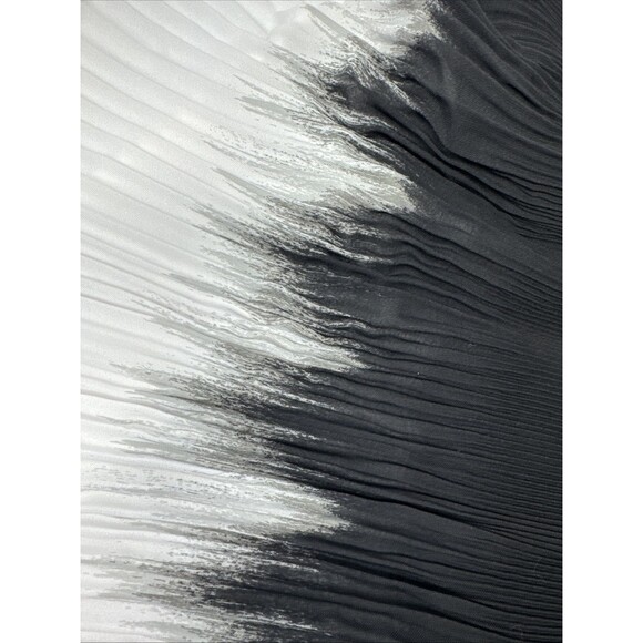 White House Black Market Pleated Ombre Black and White Skirt size 8 - Picture 4 of 4